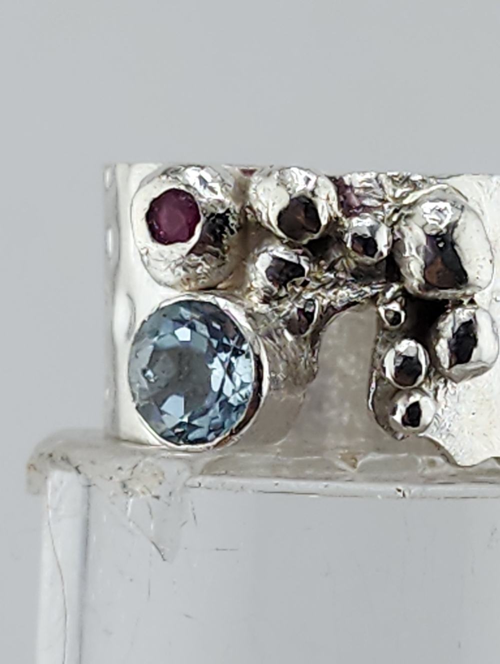 AQUAMARINE & PINK SAPPHIRE BRUTALIST RING HANDMADE IN STERLING SILVER SIZE 8 - Picture 7 of 11